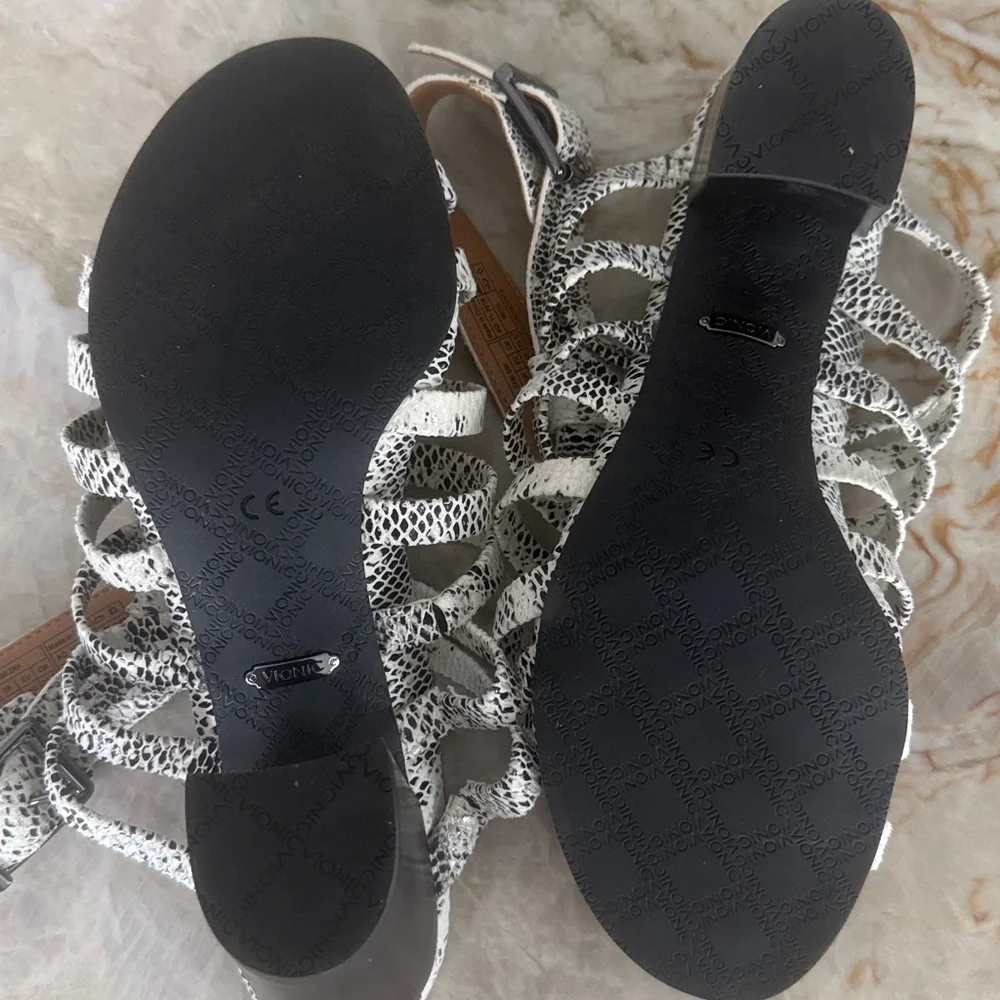 Vionic NWOT Sami snakeskin block heel sandals 8.5